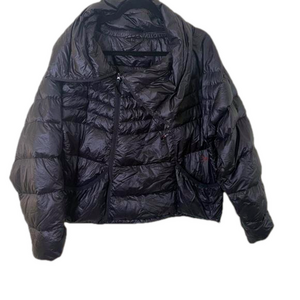 YETI. Lightweight black packable puffer jacket.